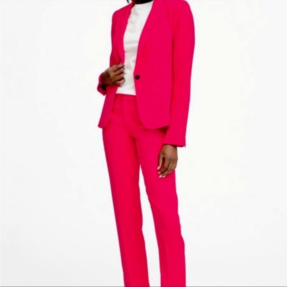 Hot pink Banana Republic pants with side back pockets.